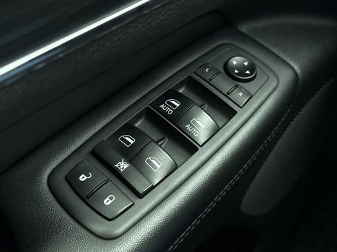 Used 2019 Jeep Grand Cherokee Limited image 22