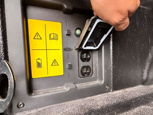 Used 2023 Ford F150 Lightning XLT image 9