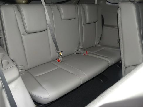 Used 2019 Toyota Highlander XLE image 29