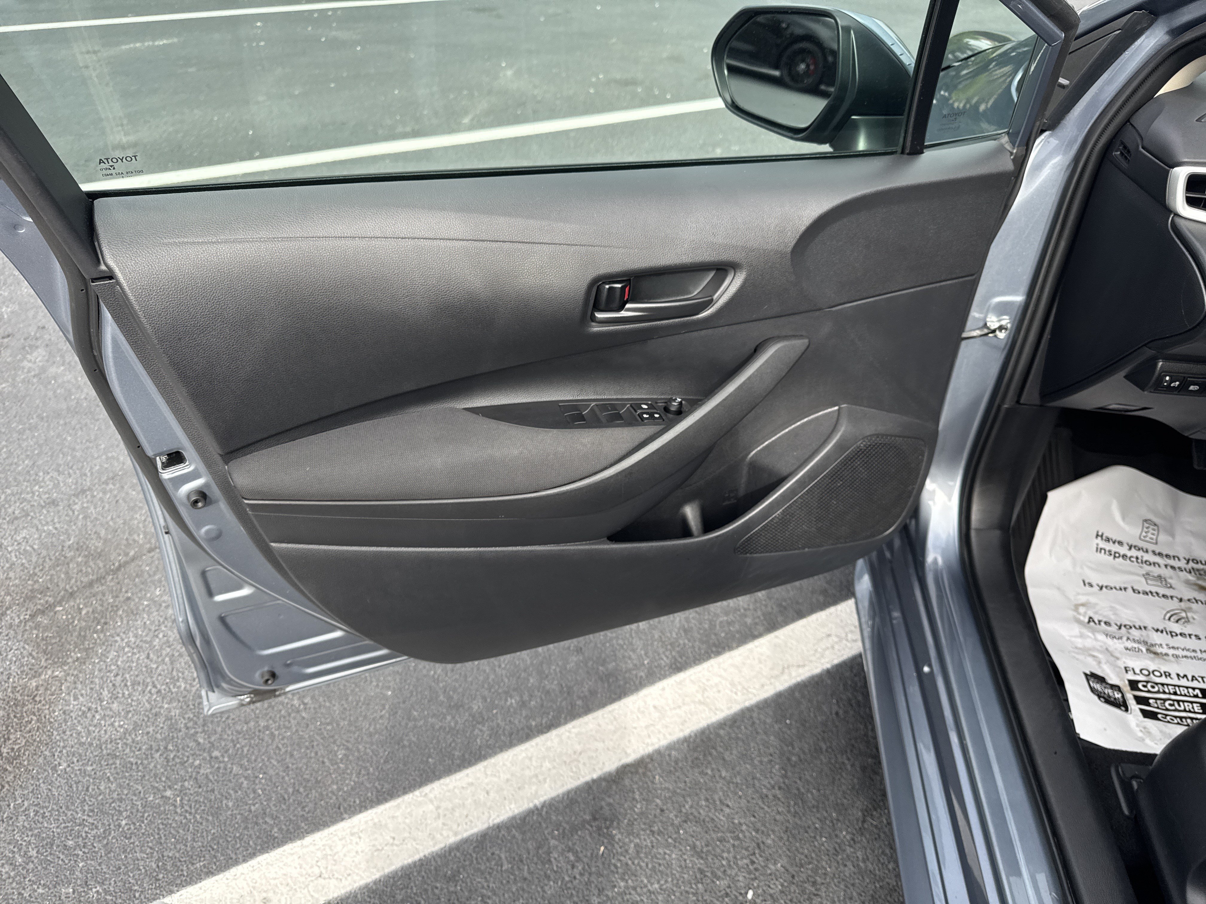Used 2025 Toyota Corolla LE FWD image 22