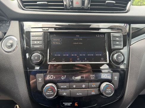 Used 2021 Nissan Rogue Sport SV FWD image 19
