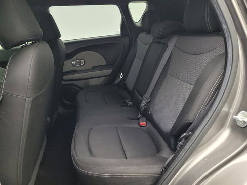 Used 2017 Kia Soul + image 18