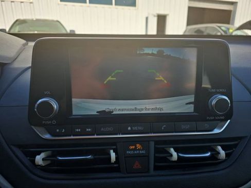 Used 2023 Nissan Altima 2.5 S FWD image 9