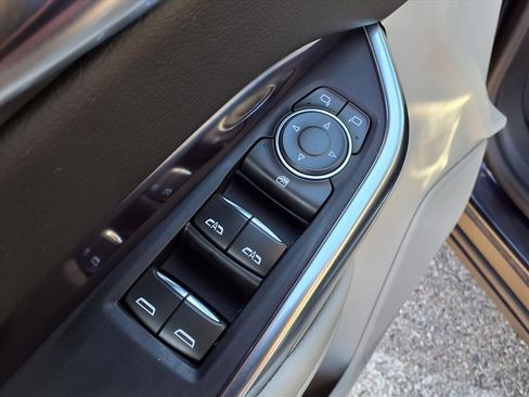 Certified 2023 Cadillac XT4 Luxury w/ Cold Weather Package image 15