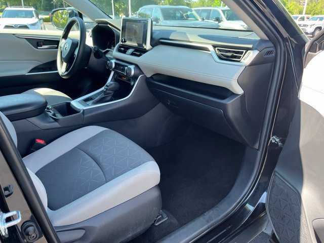 Used 2025 Toyota RAV4 XLE AWD/4WD image 17