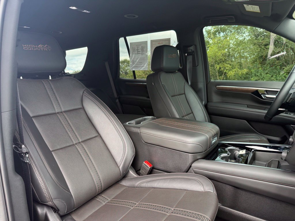 Used 2025 Chevrolet Tahoe High Country AWD/4WD image 22