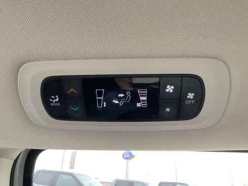 Used 2023 Chrysler Voyager LX image 53