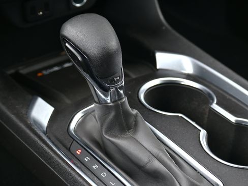 Used 2023 Chevrolet Traverse LT image 25