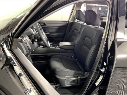 Used 2024 Nissan Pathfinder S image 35