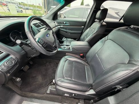 Used 2017 Ford Explorer Limited w/ Equipment Group 301A AWD/4WD image 8