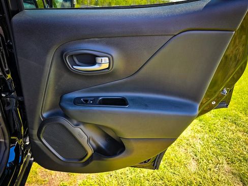 Certified 2022 Jeep Renegade Limited AWD/4WD image 40