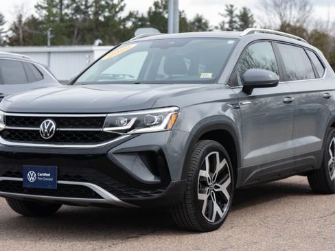 Certified 2022 Volkswagen Taos SEL w/ Panoramic Sunroof Package image 2