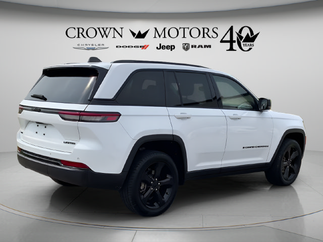 Used 2023 Jeep Grand Cherokee Limited w/ Black Appearance Package AWD/4WD image 5