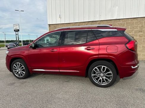 Used 2024 GMC Terrain Denali w/ Denali Premium Package AWD/4WD image 8