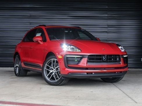 Certified 2025 Porsche Macan AWD/4WD image 9