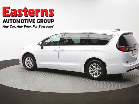 Used 2023 Chrysler Pacifica Touring-L FWD image 64