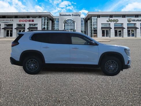 Used 2025 GMC Acadia Elevation image 9