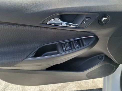 Used 2019 Chevrolet Cruze LS FWD image 11