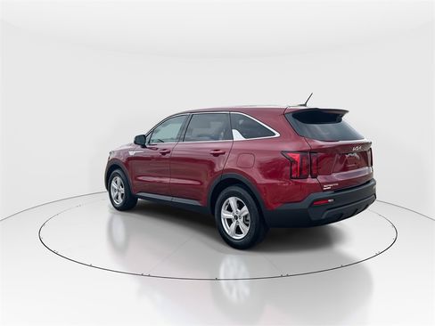 Used 2023 Kia Sorento LX image 6
