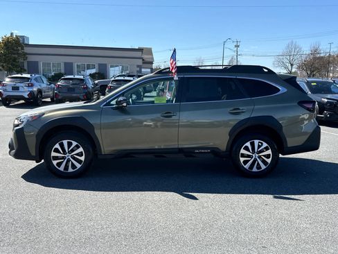 Certified 2025 Subaru Outback Premium AWD/4WD image 4