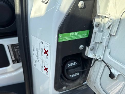 Used 2024 Mercedes-Benz Sprinter 2500 image 9