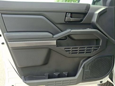 Certified 2024 Toyota Tacoma SR5 AWD/4WD image 12