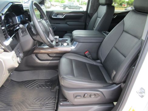 Used 2025 Chevrolet Silverado 1500 LT Trail Boss w/ Convenience Package II image 16