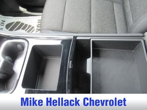 Used 2026 Chevrolet Traverse LT FWD image 11