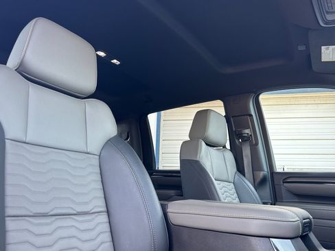 Used 2024 Chevrolet Silverado 2500 ZR2 w/ Technology Package image 16