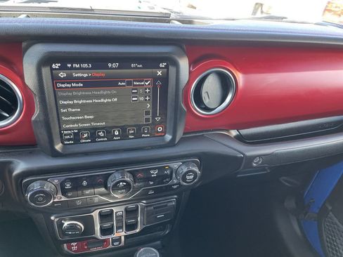 Used 2022 Jeep Gladiator Rubicon w/ LED Lighting Group AWD/4WD image 18