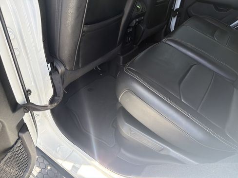 Used 2023 Jeep Wrangler Unlimited Sahara AWD/4WD image 19