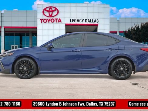 Used 2025 Toyota Camry SE image 8