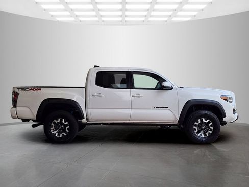 Used 2021 Toyota Tacoma TRD Off-Road w/ Technology Package AWD/4WD image 3