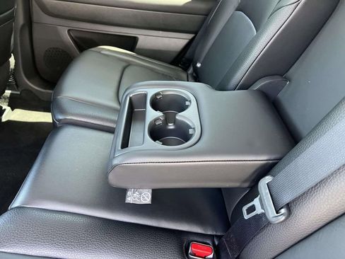 Used 2024 Nissan Pathfinder SL AWD/4WD image 11