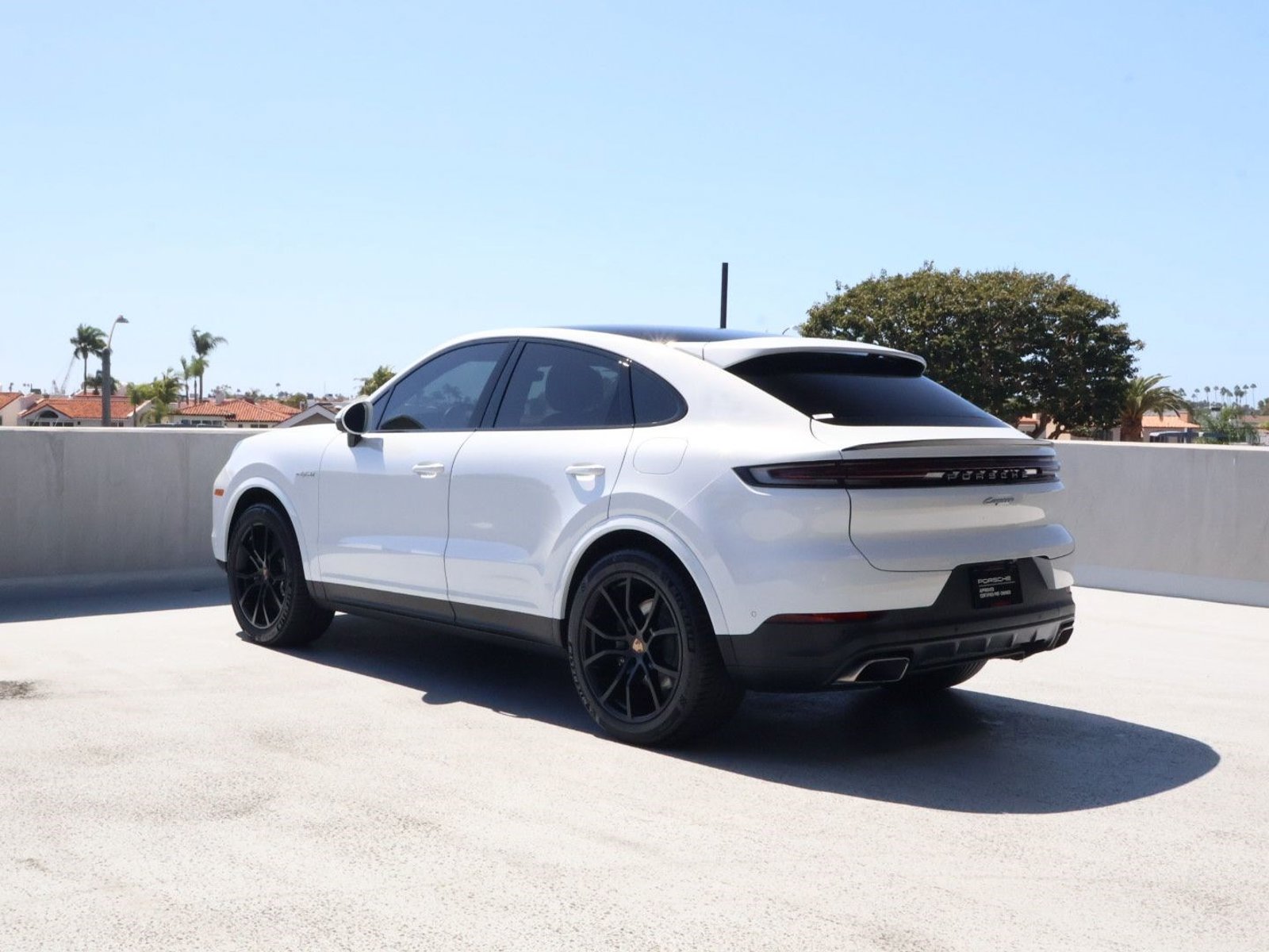Certified 2025 Porsche Cayenne E-Hybrid Coupe AWD/4WD image 3