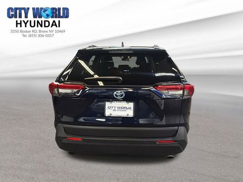 Used 2019 Toyota RAV4 XLE AWD/4WD image 4