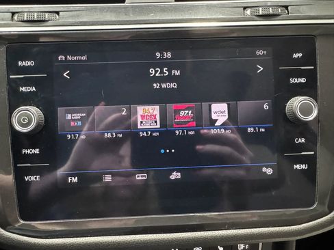 Used 2019 Volkswagen Tiguan SE w/ Panoramic Sunroof Package image 28