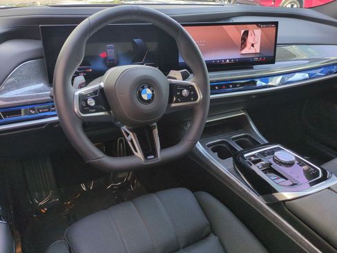Used 2025 BMW 760i xDrive w/ Luxury Rear Seating Package AWD/4WD image 29