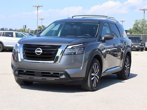Used 2022 Nissan Pathfinder Platinum w/ Cargo Package AWD/4WD image 6