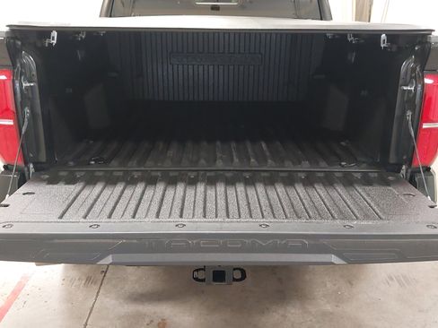 Used 2025 Toyota Tacoma SR5 AWD/4WD image 26