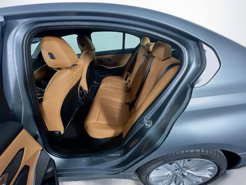 Used 2024 BMW 330i xDrive Sedan w/ Premium Package image 26