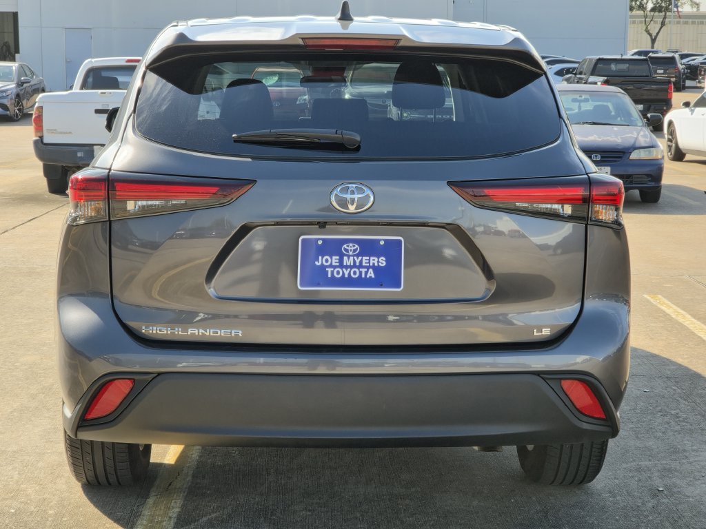 Used 2025 Toyota Highlander LE FWD image 8