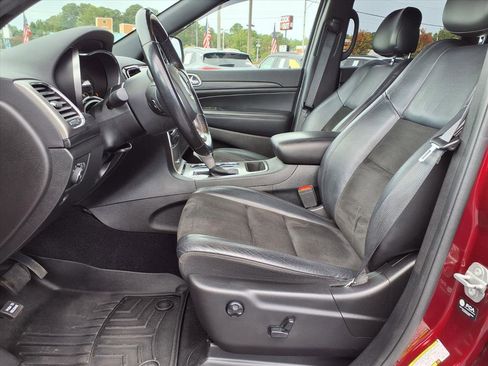 Used 2021 Jeep Grand Cherokee Laredo X image 3