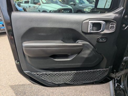Used 2018 Jeep Wrangler Unlimited Rubicon AWD/4WD image 9