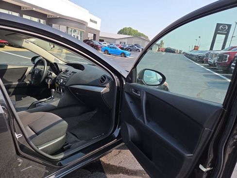 Used 2011 MAZDA MAZDA3 i Touring FWD image 12