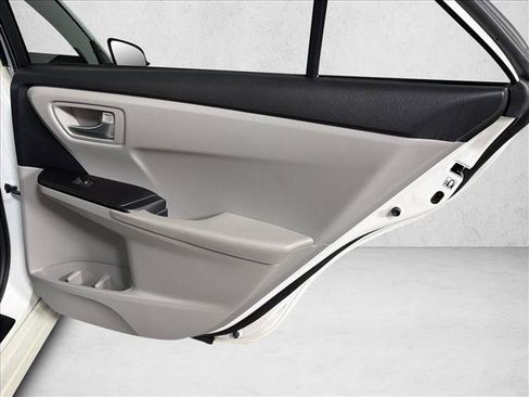 Used 2017 Toyota Camry SE FWD image 16