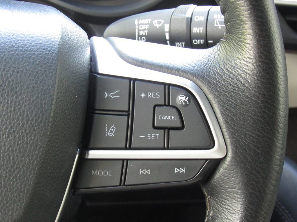 Certified 2023 Toyota Sienna XLE w/ XLE Plus Package AWD/4WD image 30