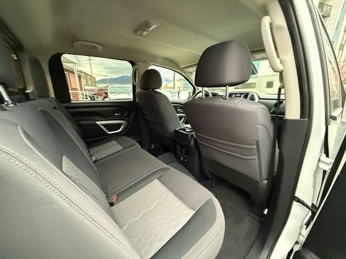 Used 2021 Nissan Titan SV w/ SV Convenience Package image 15