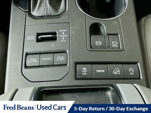 Used 2022 Toyota Highlander XLE AWD/4WD image 15