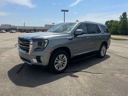 Used 2023 GMC Yukon SLT w/ SLT Luxury Package RWD image 4